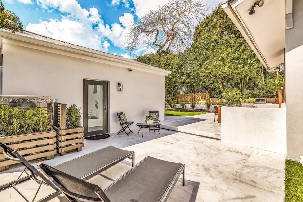 320 NE 88th St , El Portal, FL 33138 Photo