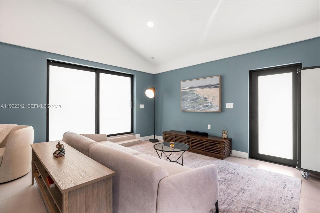 320 NE 88th St , El Portal, FL 33138 Photo