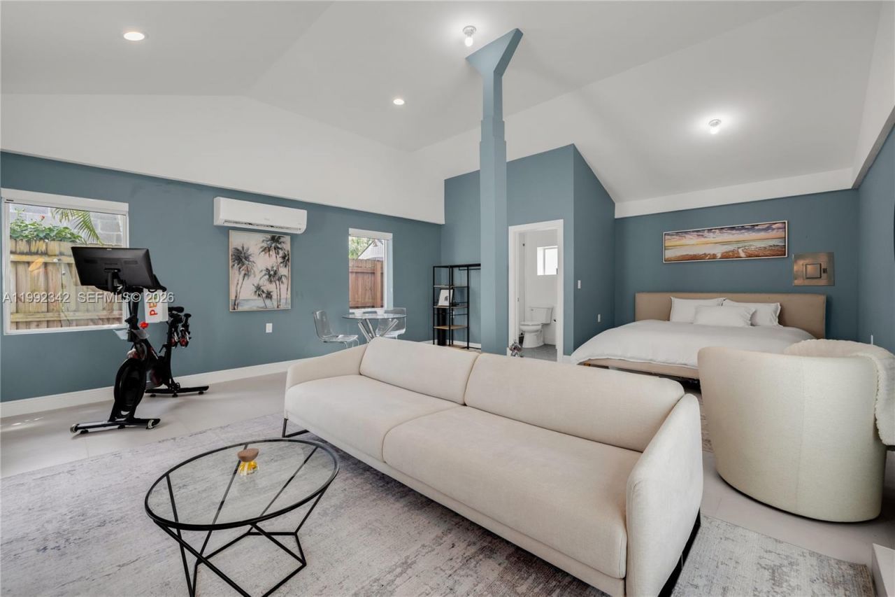 320 NE 88th St , El Portal, FL 33138 Photo