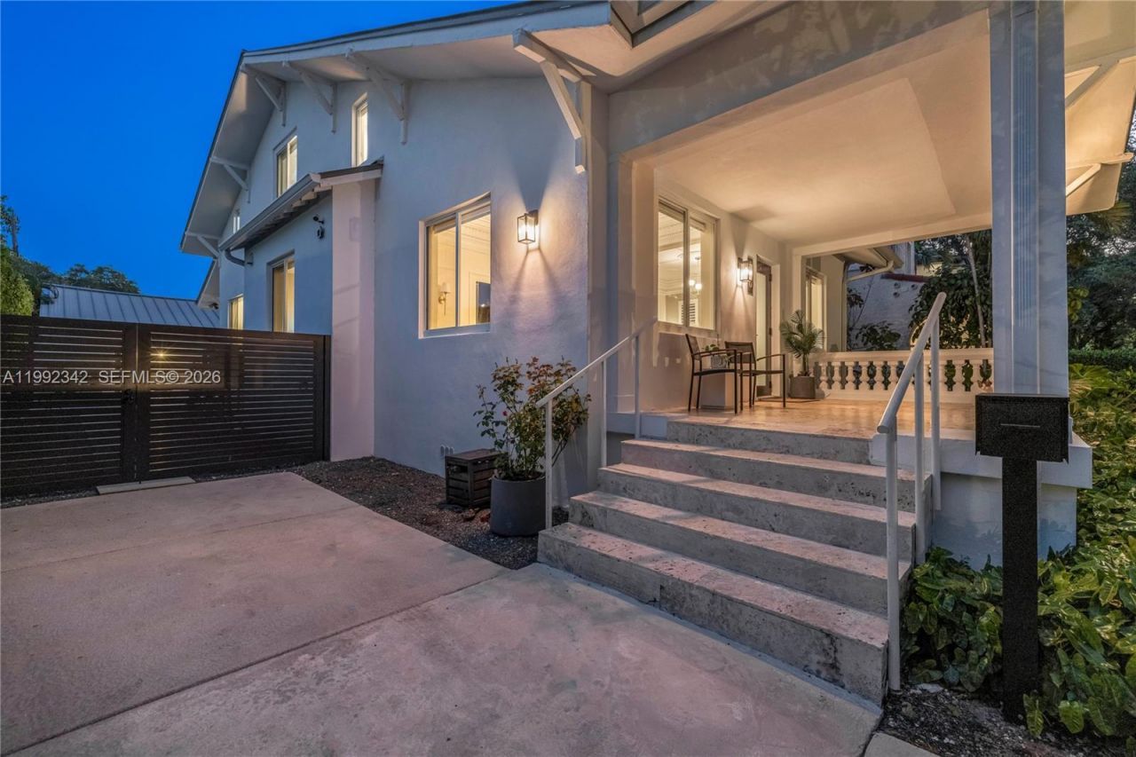 320 NE 88th St , El Portal, FL 33138 Photo