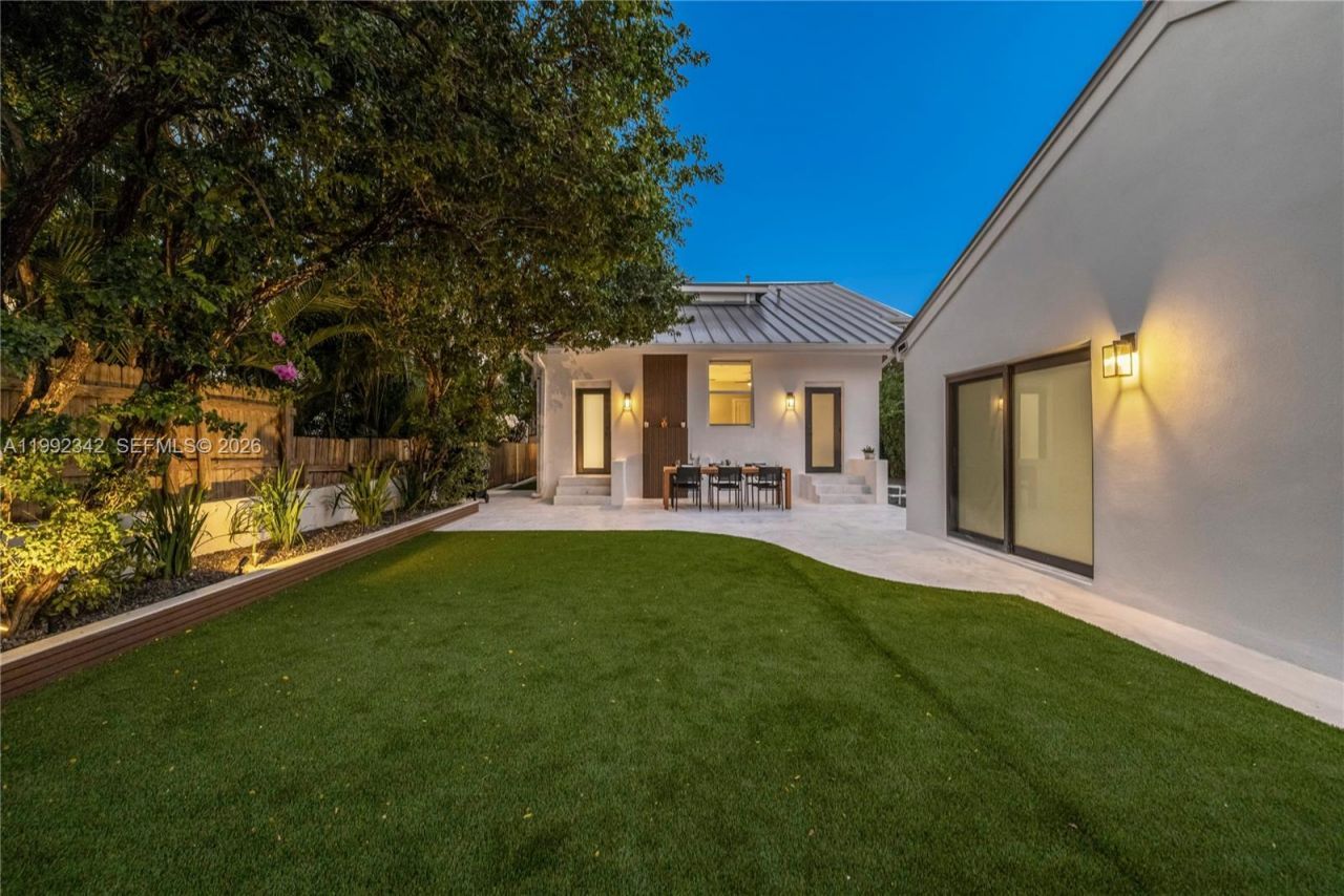 320 NE 88th St , El Portal, FL 33138 Photo