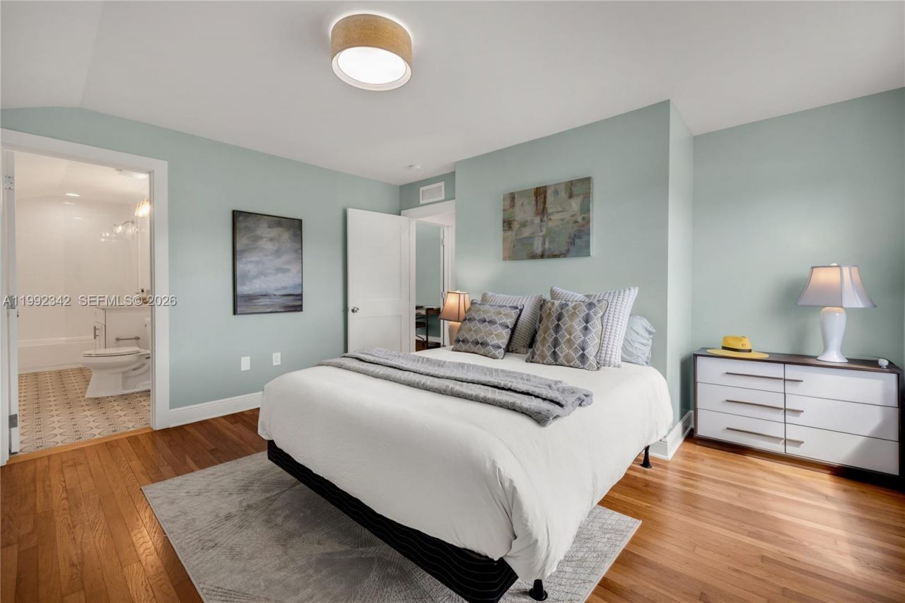 320 NE 88th St , El Portal, FL 33138 Photo