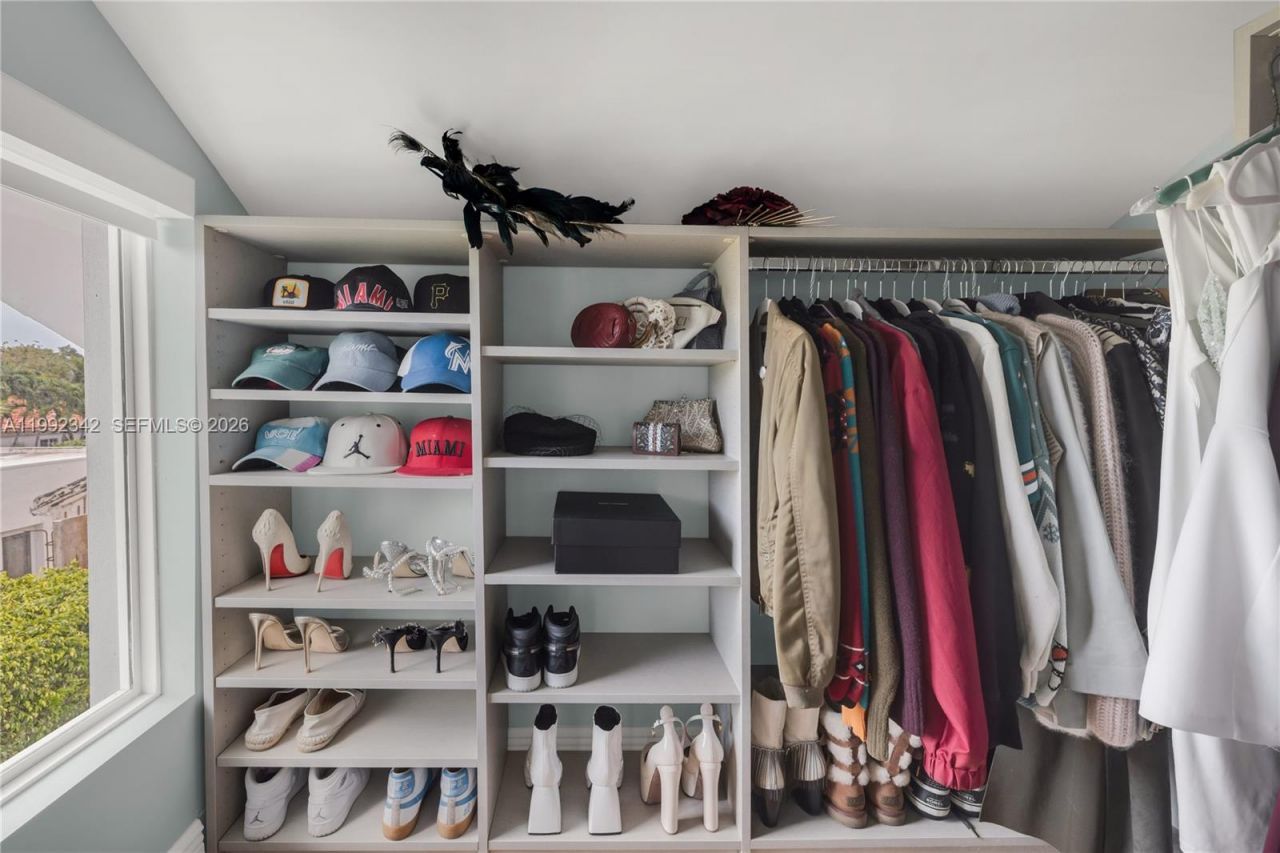 320 NE 88th St , El Portal, FL 33138 Photo