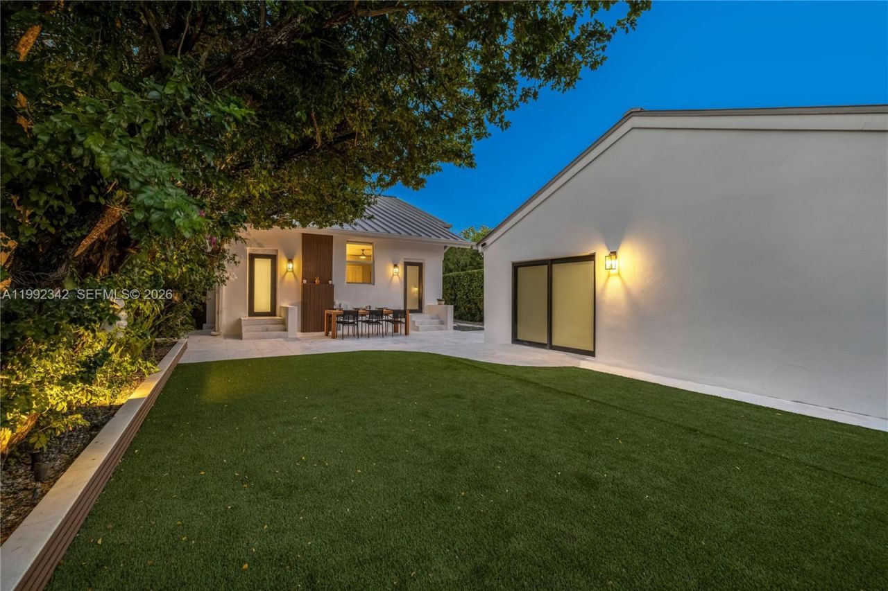 320 NE 88th St , El Portal, FL 33138 Photo