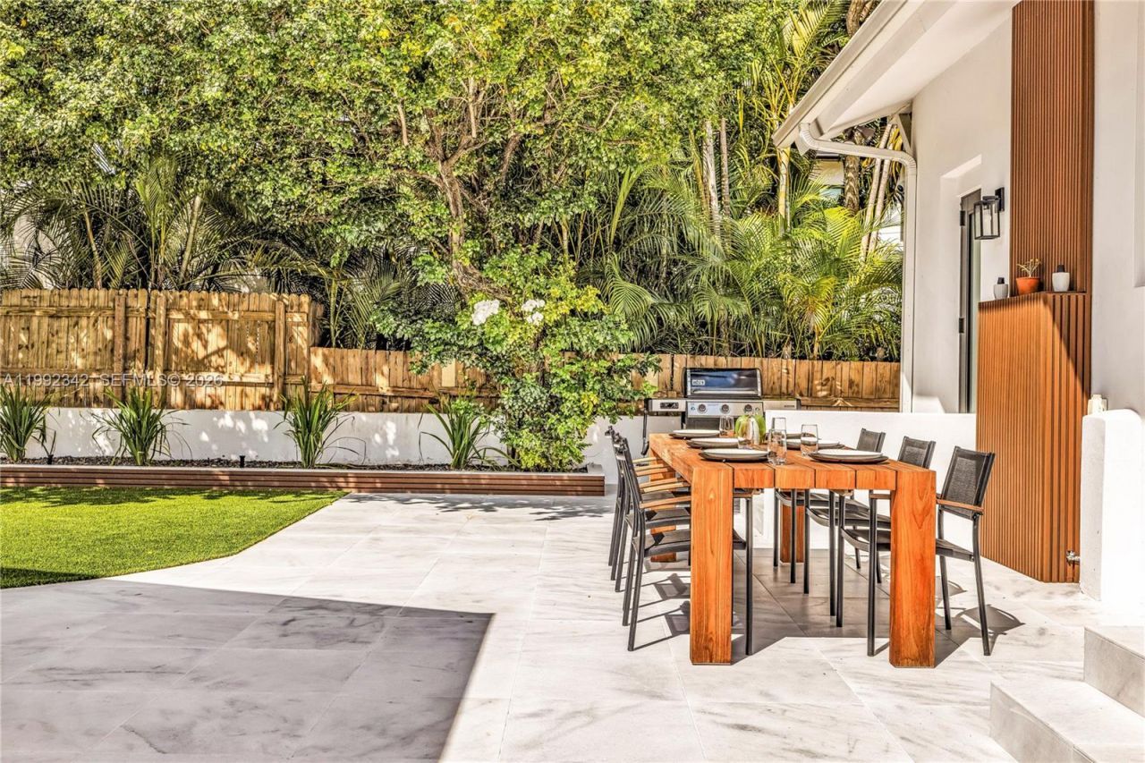 320 NE 88th St , El Portal, FL 33138 Photo