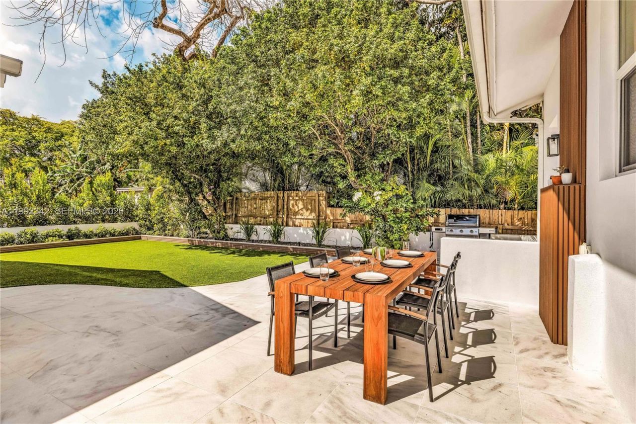 320 NE 88th St , El Portal, FL 33138 Photo