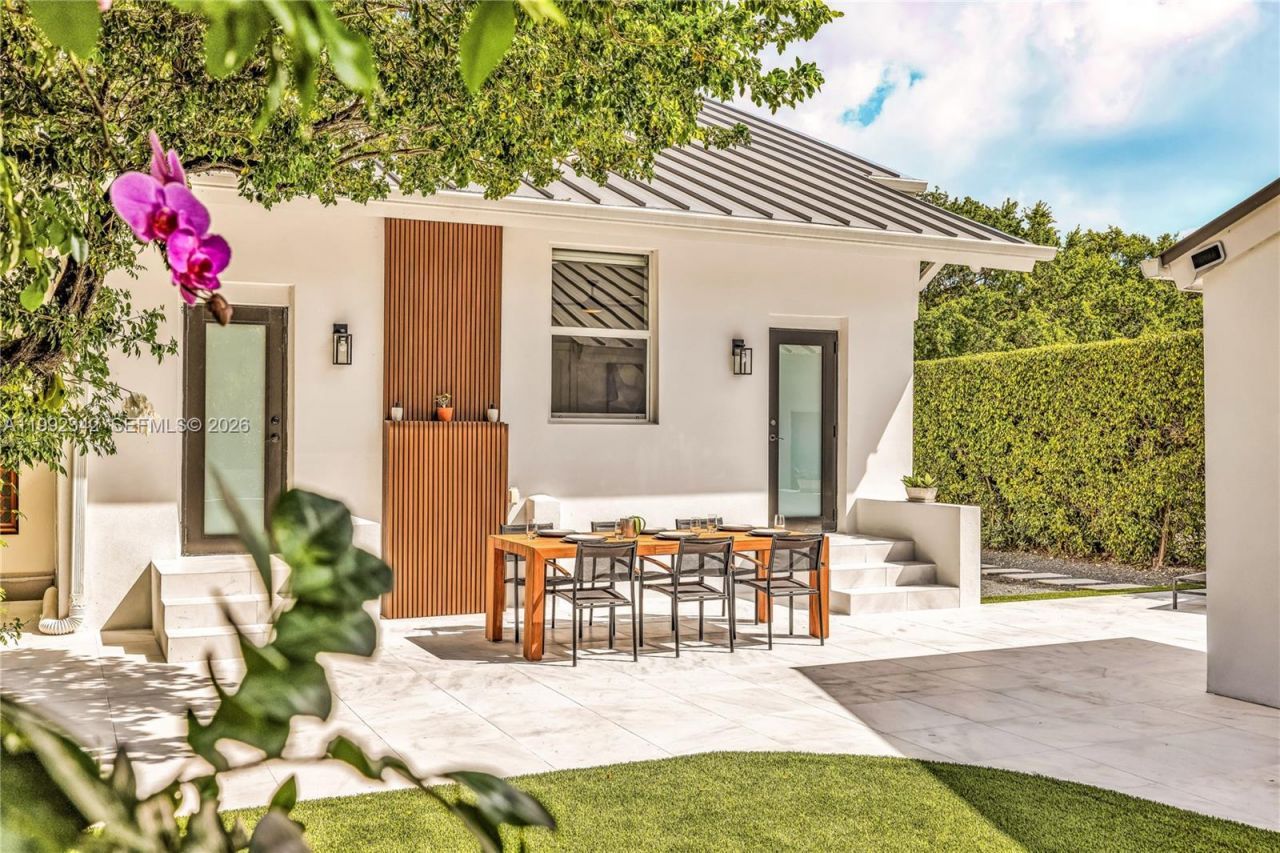 320 NE 88th St , El Portal, FL 33138 Photo