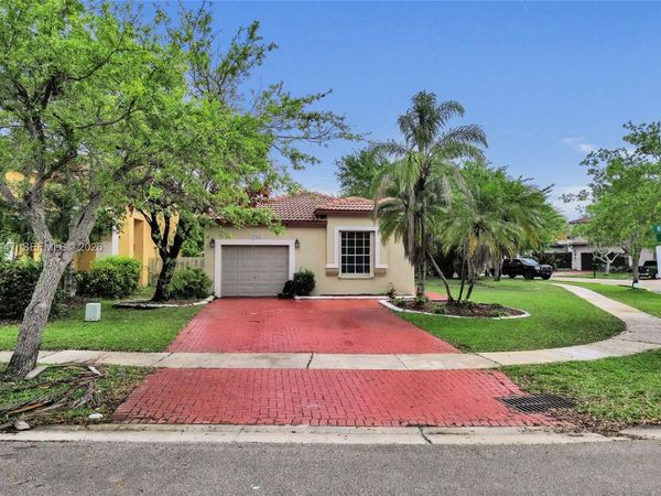 1201 NW 192nd Ln, Pembroke Pines, FL 33029