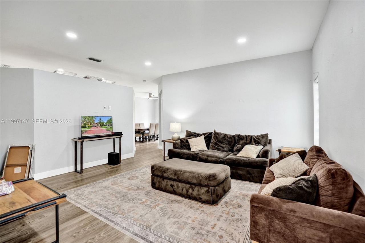 1201 NW 192nd Ln, Pembroke Pines, FL 33029 Photo