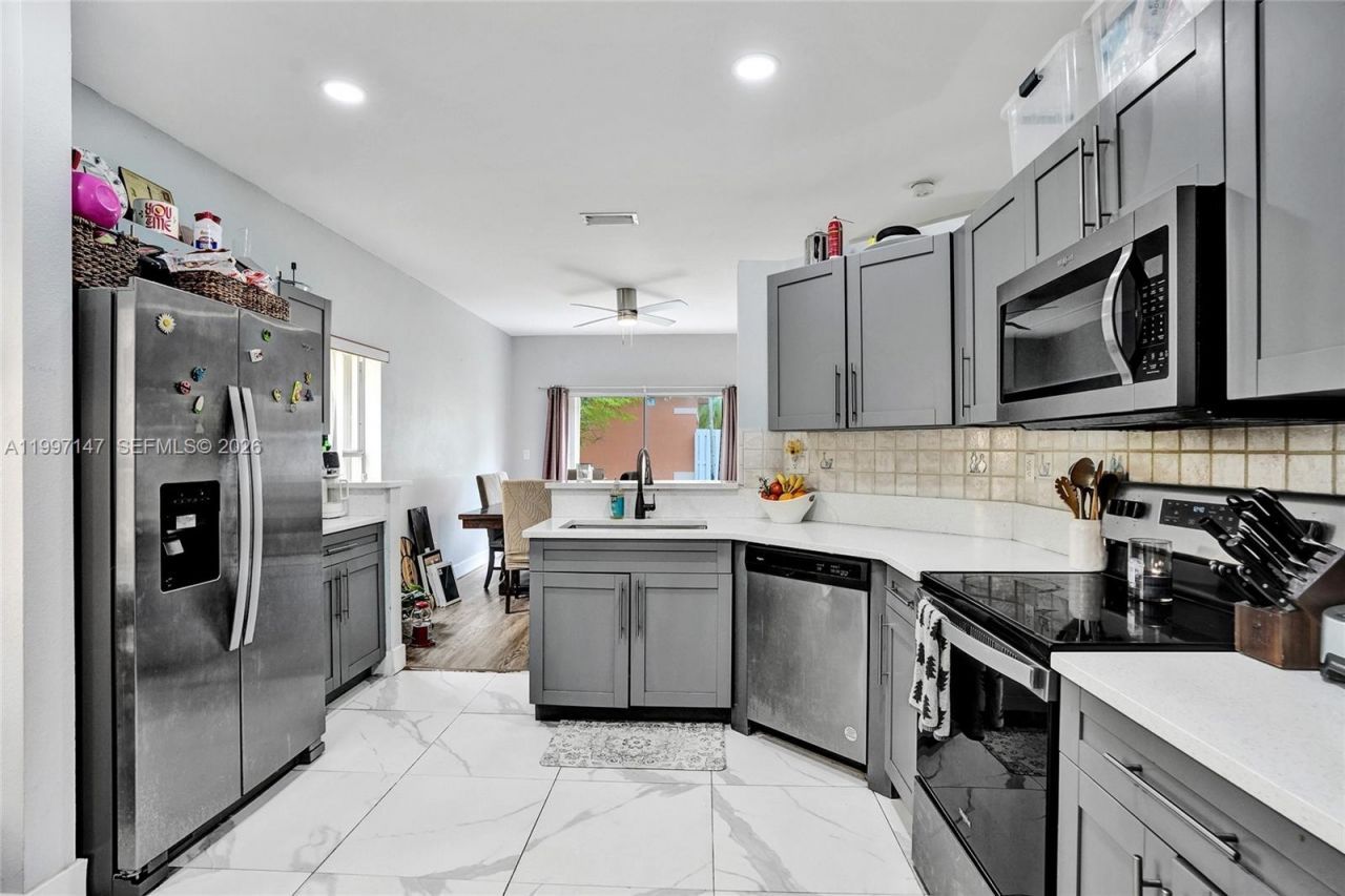 1201 NW 192nd Ln, Pembroke Pines, FL 33029 Photo