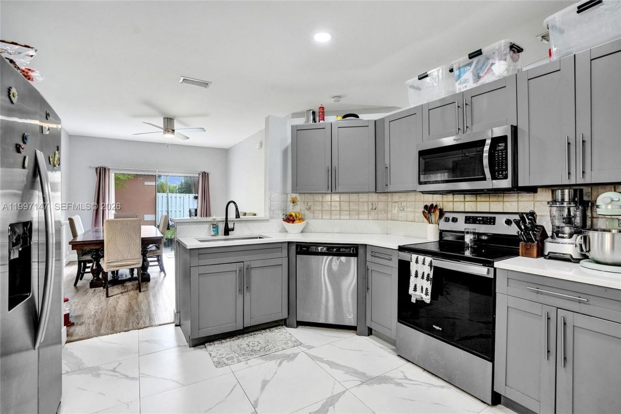 1201 NW 192nd Ln, Pembroke Pines, FL 33029 Photo