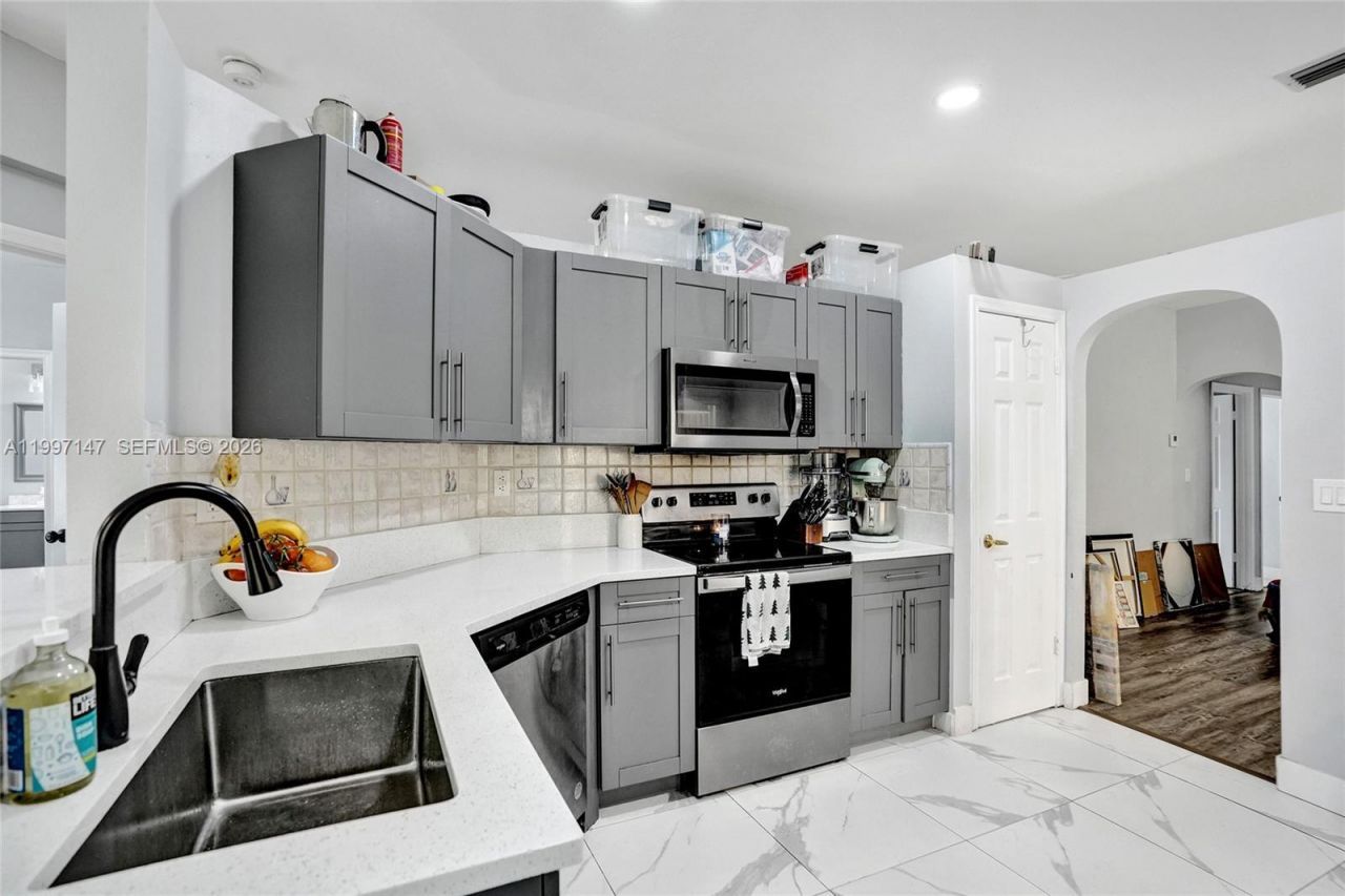 1201 NW 192nd Ln, Pembroke Pines, FL 33029 Photo