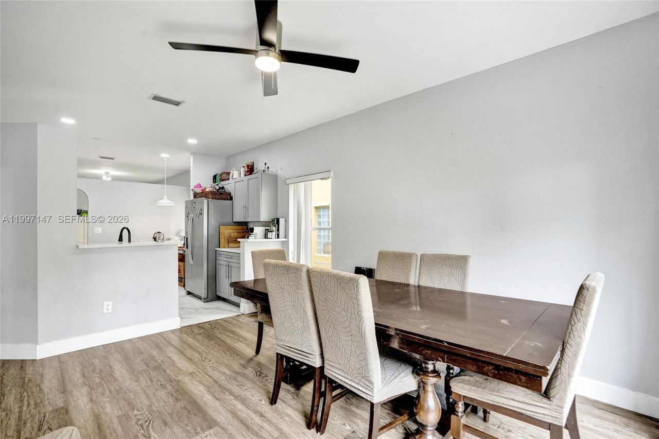 1201 NW 192nd Ln, Pembroke Pines, FL 33029 Photo