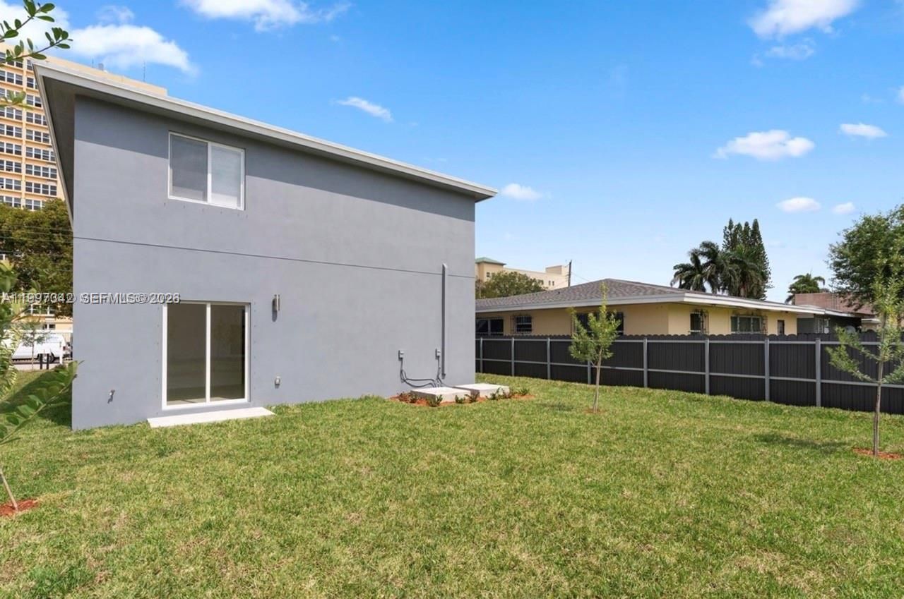 2268 NW 52nd St, Unit top, Miami, FL 33142 Photo