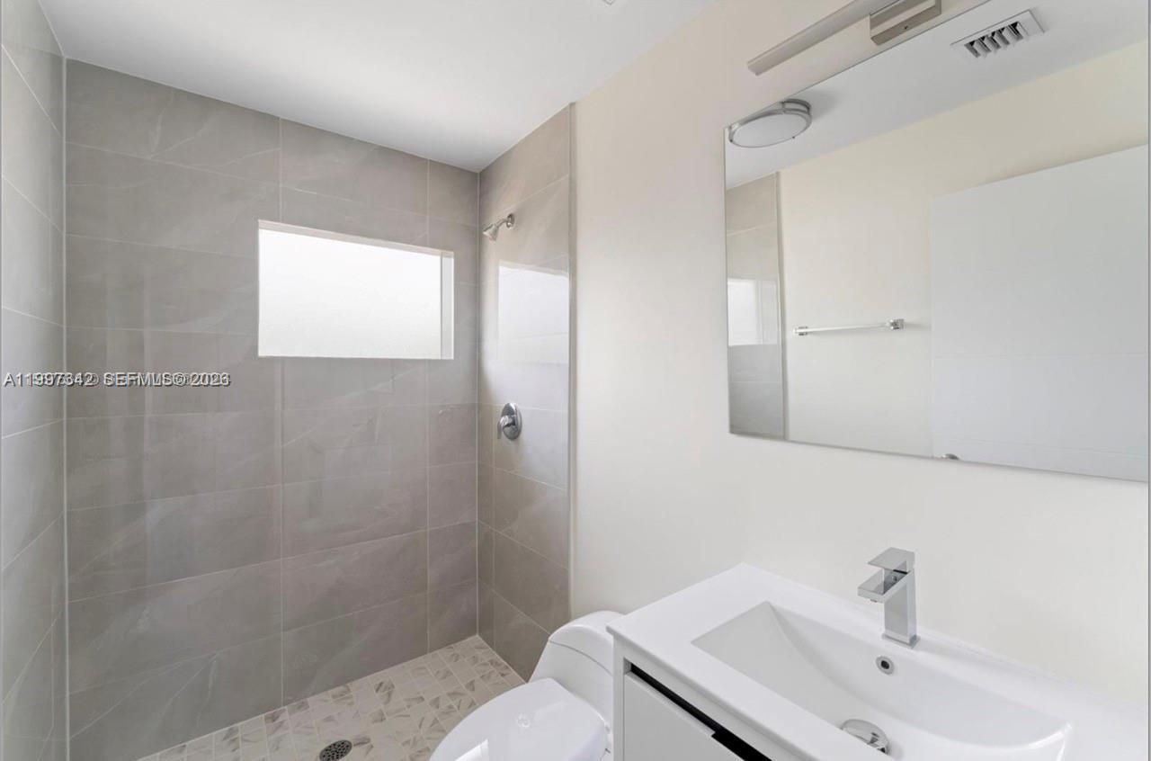2268 NW 52nd St, Unit top, Miami, FL 33142 Photo
