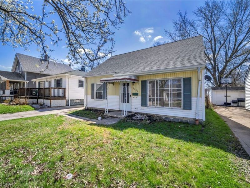 13539 Bennington Avenue, Cleveland, OH 44135 Photo 2