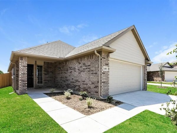 1405 Mark Lane, Ennis, TX 75119