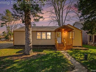 211 Cardinal Street, Commerce Twp, MI 48382