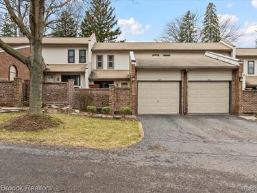 356 Willow Grove Lane , Rochester Hills, MI 48307