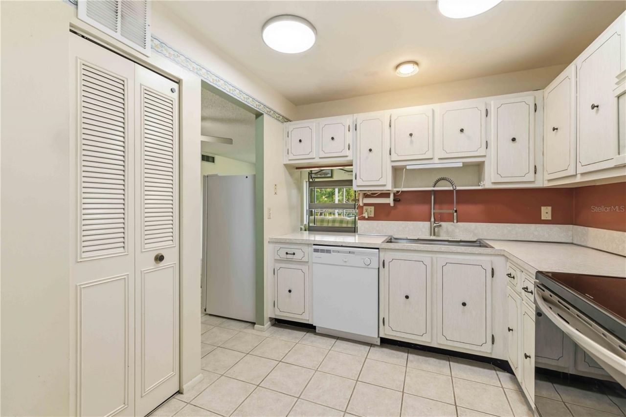 3680 Ironwood Circle, Unit 202L, Bradenton, FL 34209 Photo
