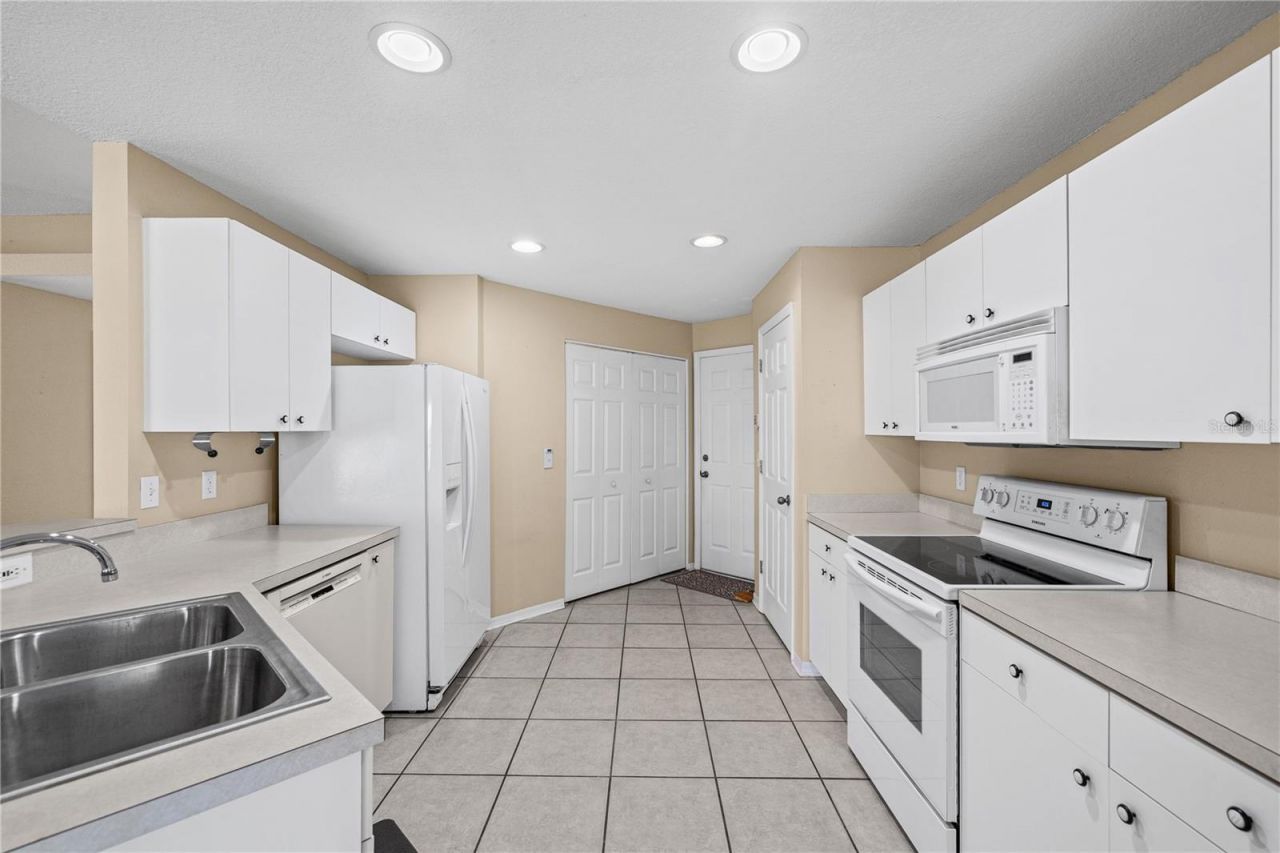 2724 Golf Lake Drive , Unit 26, Plant City, FL 33566 Photo