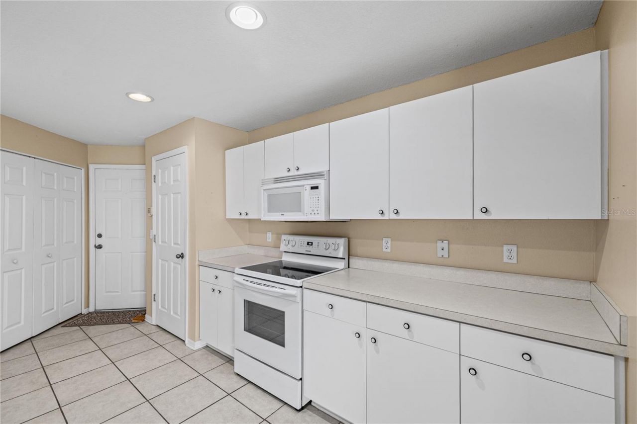 2724 Golf Lake Drive , Unit 26, Plant City, FL 33566 Photo