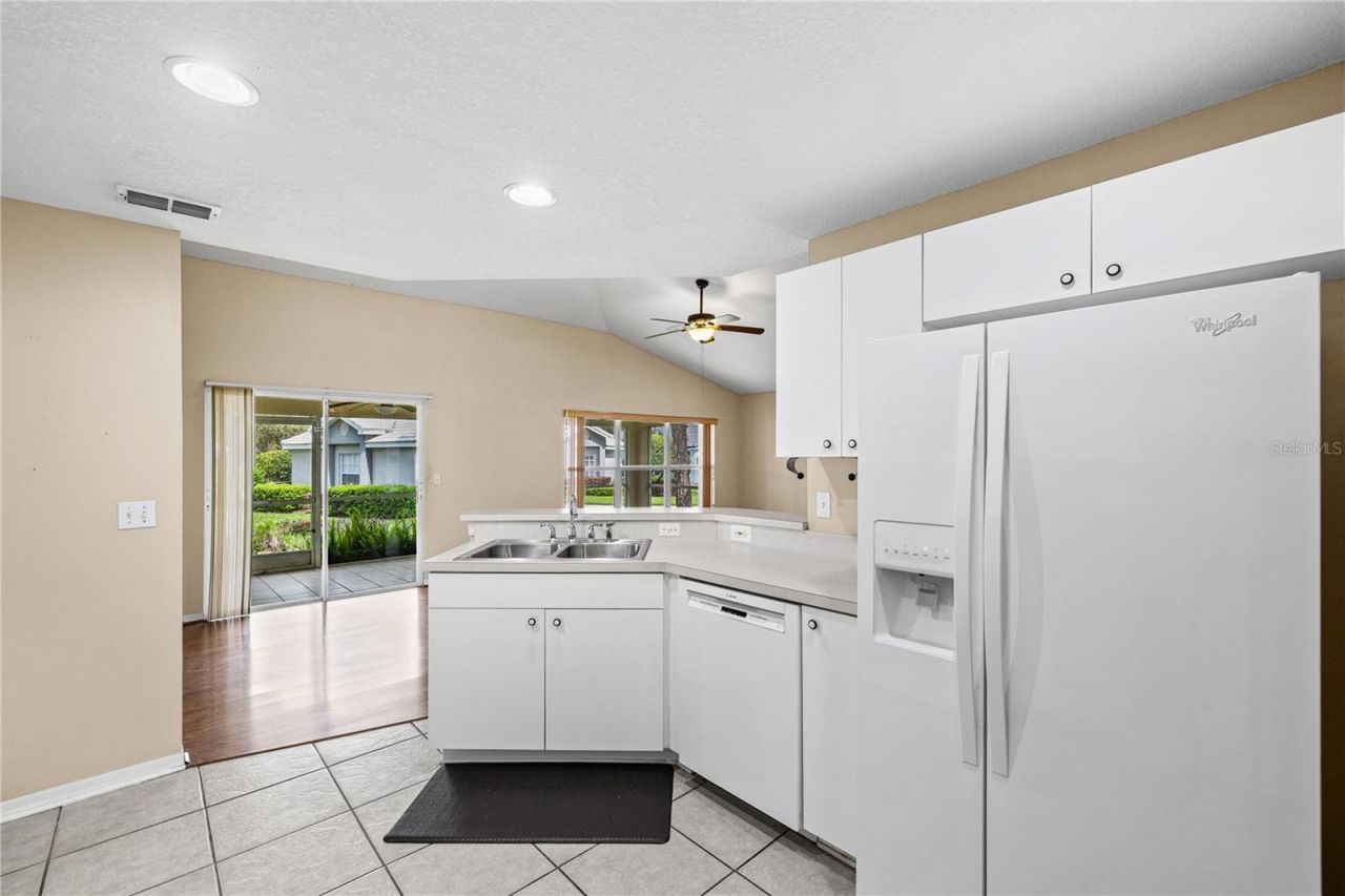 2724 Golf Lake Drive , Unit 26, Plant City, FL 33566 Photo
