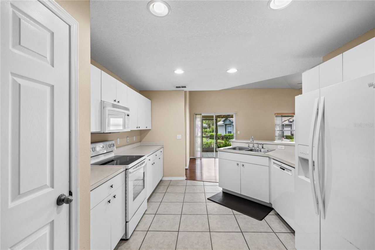 2724 Golf Lake Drive , Unit 26, Plant City, FL 33566 Photo