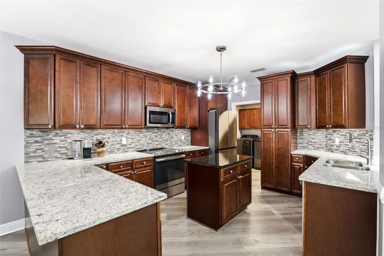 381 Prairie Lake Cove, Altamonte Springs, FL 32701 Photo