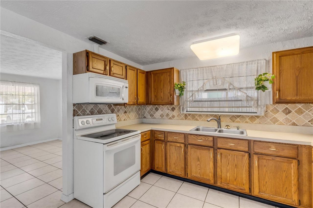 114 W Pine Bluff Street, Edgewater, FL 32132 Photo