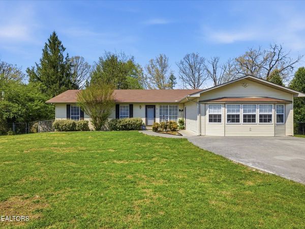 1121 Smokyview Drive, Sevierville, TN 37862