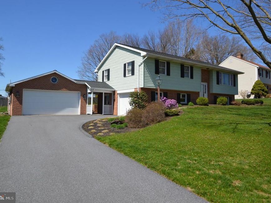 556 Schoolway Drive, Manheim, PA 17545 Main Photo