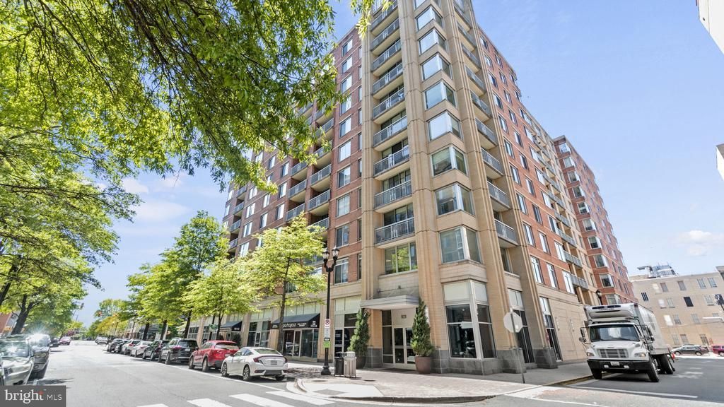 1020 N Highland Street, Unit 221, Arlington, VA 22201 Main Photo