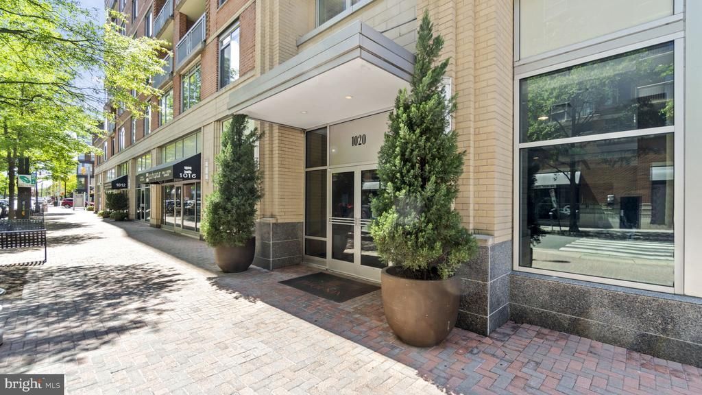 1020 N Highland Street, Unit 221, Arlington, VA 22201 Main Photo
