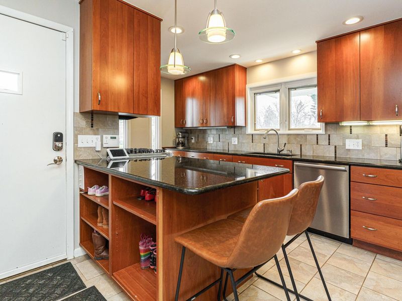 55 S Merkle Road , Columbus, OH 43209 Photo 10