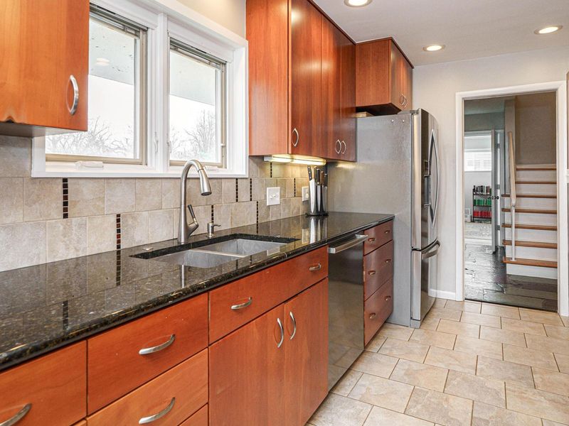 55 S Merkle Road , Columbus, OH 43209 Photo 11