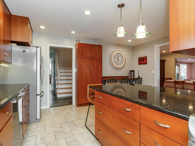 55 S Merkle Road , Columbus, OH 43209 Photo 12