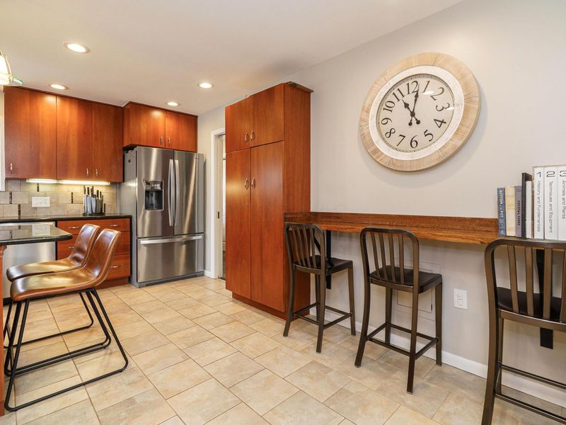 55 S Merkle Road , Columbus, OH 43209 Photo 13