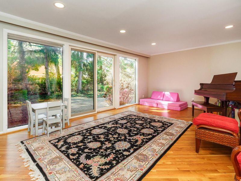 55 S Merkle Road , Columbus, OH 43209 Photo 15