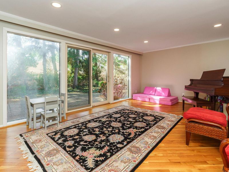 55 S Merkle Road , Columbus, OH 43209 Photo 16