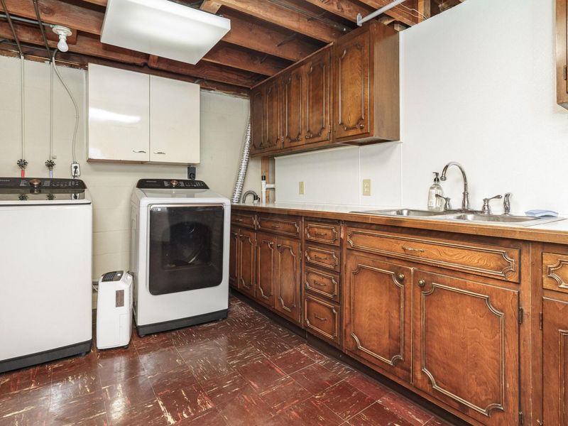 55 S Merkle Road , Columbus, OH 43209 Photo 37