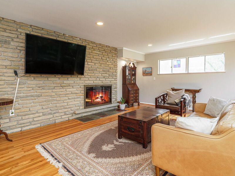 55 S Merkle Road , Columbus, OH 43209 Photo 5