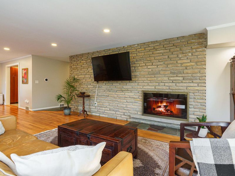 55 S Merkle Road , Columbus, OH 43209 Photo 6