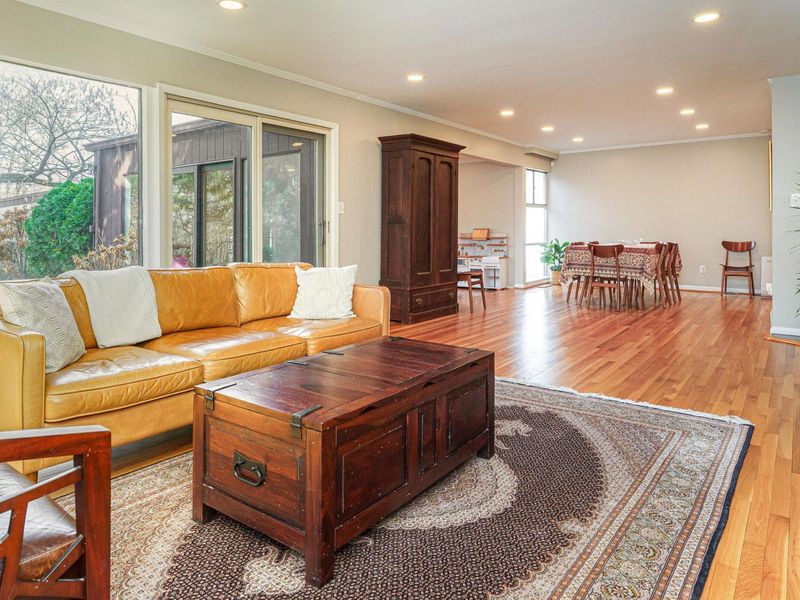 55 S Merkle Road , Columbus, OH 43209 Photo 7