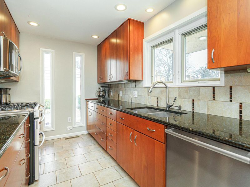 55 S Merkle Road , Columbus, OH 43209 Photo 8