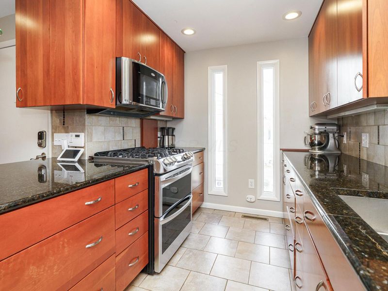 55 S Merkle Road , Columbus, OH 43209 Photo 9