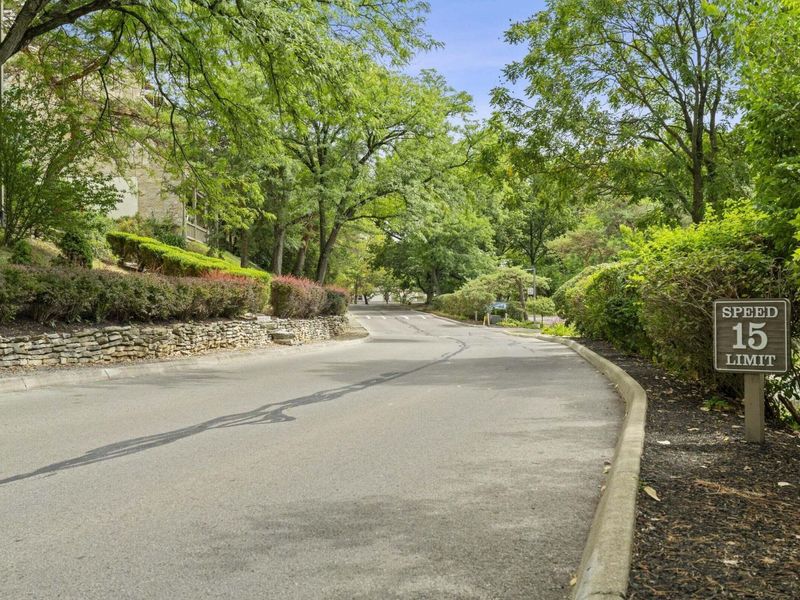 1439 Cliff Court, Unit 65, Columbus, OH 43204 Photo 2