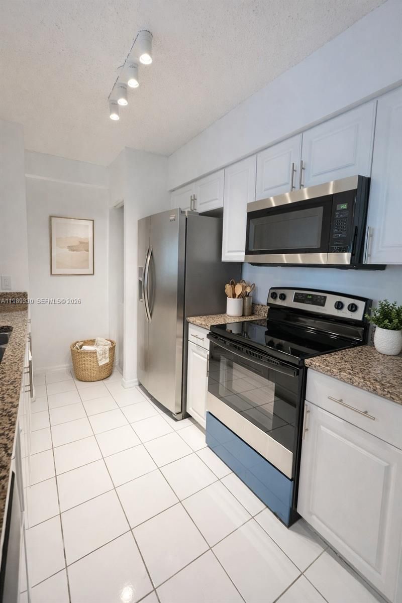 1155 Brickell Bay Dr, Unit 1705, Miami, FL 33131 Photo