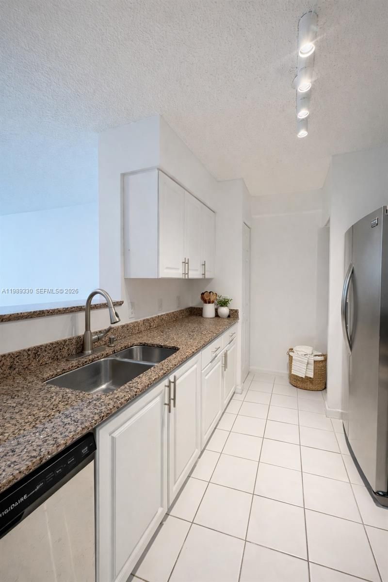 1155 Brickell Bay Dr, Unit 1705, Miami, FL 33131 Photo