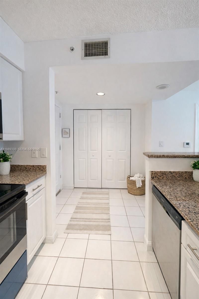 1155 Brickell Bay Dr, Unit 1705, Miami, FL 33131 Photo